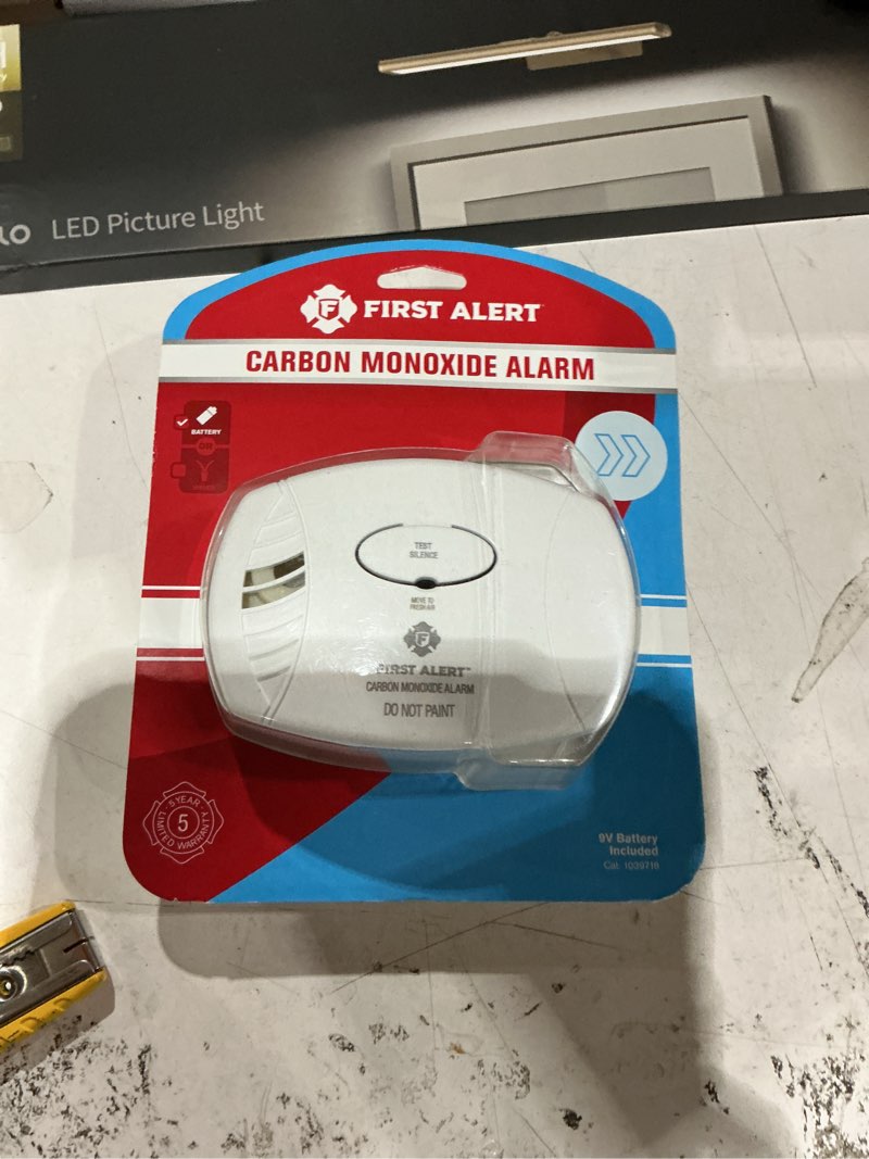 Condition photo showing New/Like New for first alert co400 carbon monoxide (co) detector, battery operated alarm, 1-pack pack of 1 detector