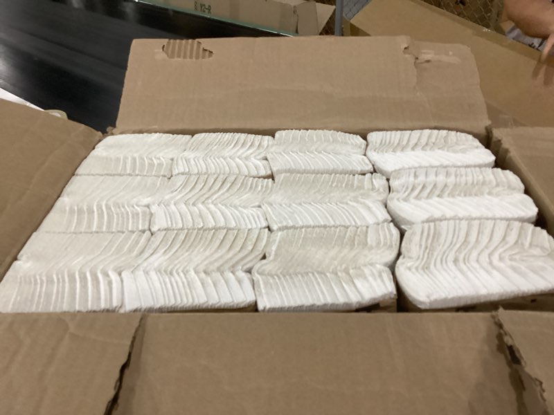 Condition photo showing New/Like New for boardwalk b6220 200 sheets/pack 12 packs/carton c-fold paper towels - white