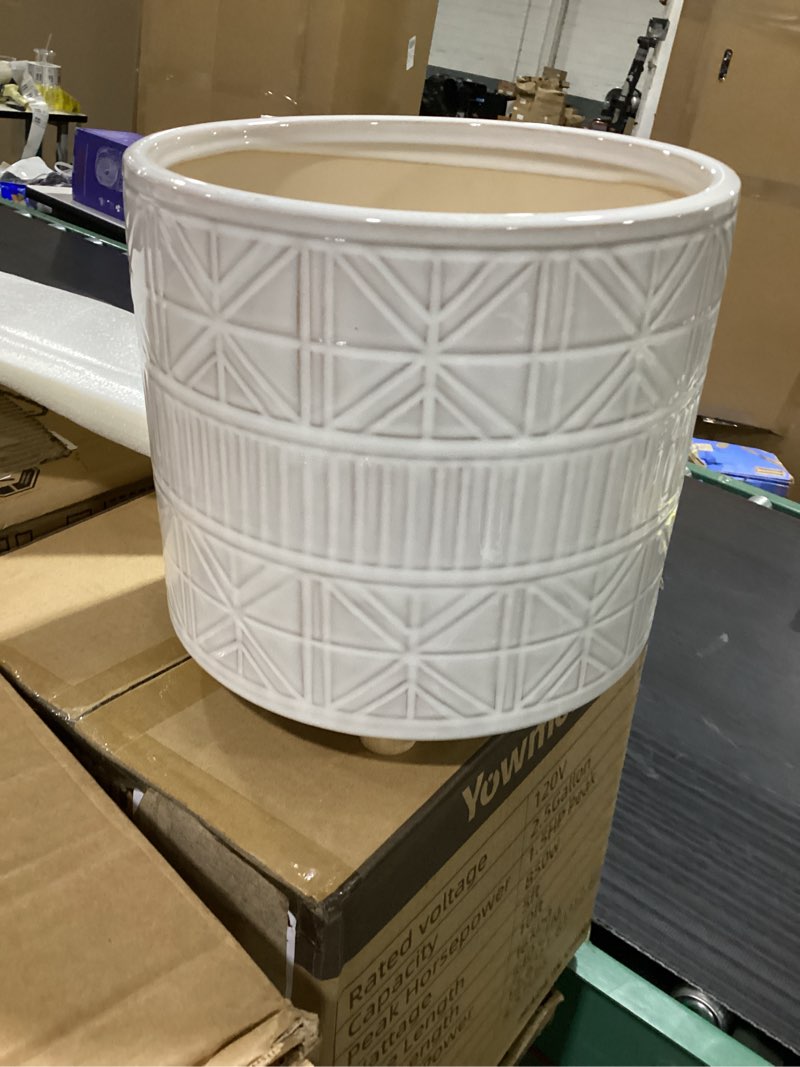 Condition photo showing Good Condition for ceramic planter with a gold rimmed hexagon textured pattern