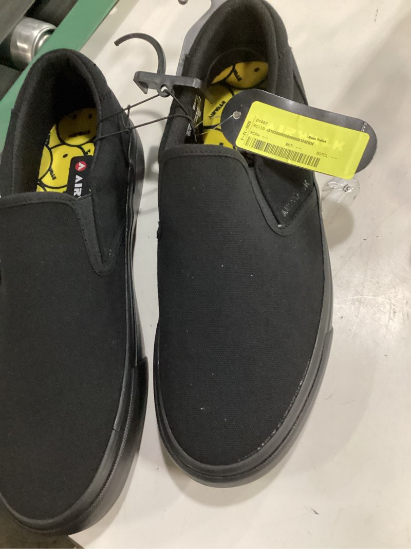 Condition photo showing Good Condition for airwalk men's laze slip-on casual shoes (size:11)