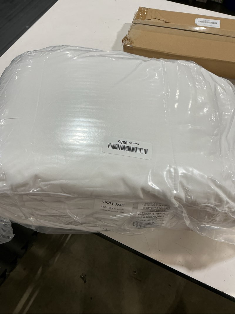 Condition photo showing Good Condition for cohome premium full size comforter, all-season quilted down alternative duvet insert, luxury hotel gentlesoft comforter with anti-clump tech & 8 tabs - reversible - white 82x86 inches full white