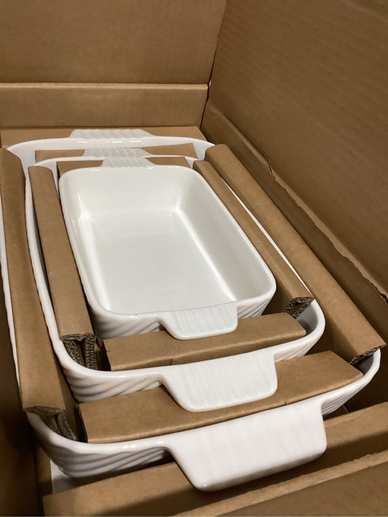Condition photo showing Good Condition for sweejar ceramic baking dish set, cake baking dish for brownie, porcelain striped casserole dishes for oven with handle for lasagna, family dinner(white) white set of 3