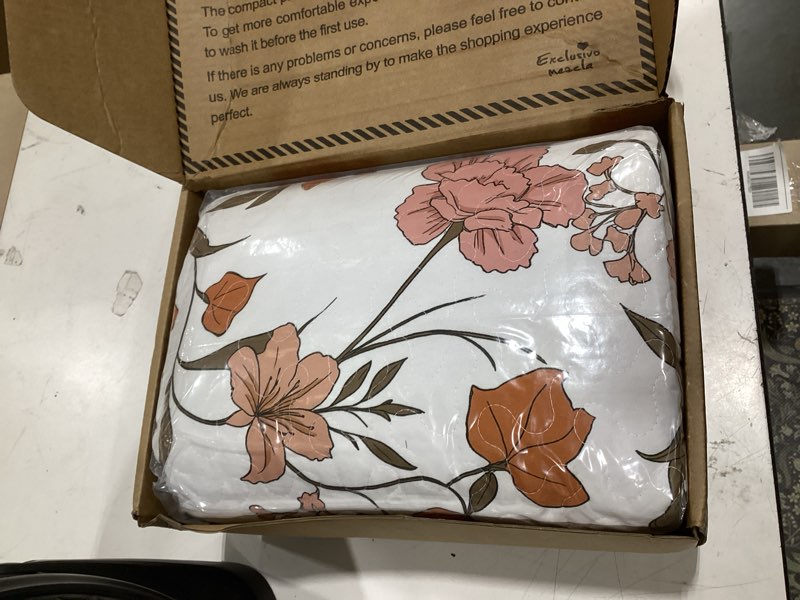 Condition photo showing Good Condition for exclusivo mezcla floral quilt king size, king size quilt bedding set with orange chic vintage garden pattern, reversible lightweight spring bedspreads coverlets bed cover for all seasons (104"x96") orange king (104''x96'')