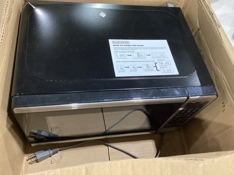 Condition photo showing Good Condition for *not tested* black+decker em720cb7 digital microwave oven with turntable push-button door, child safety lock, 700w, stainless steel, 0.7 cu.ft 0.7 cu. ft.