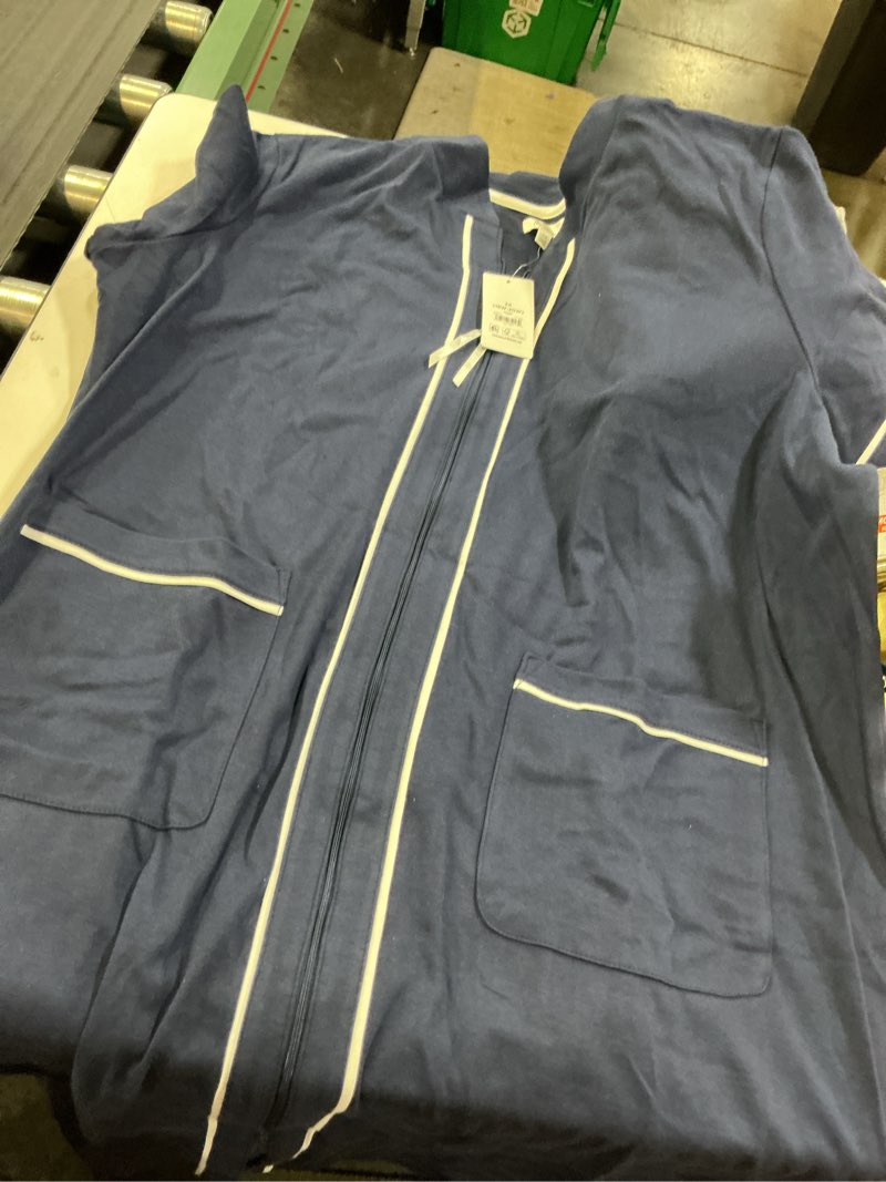 Condition photo showing Good Condition for aria short sleeve zip front robe with pockets  women  sizes 2x