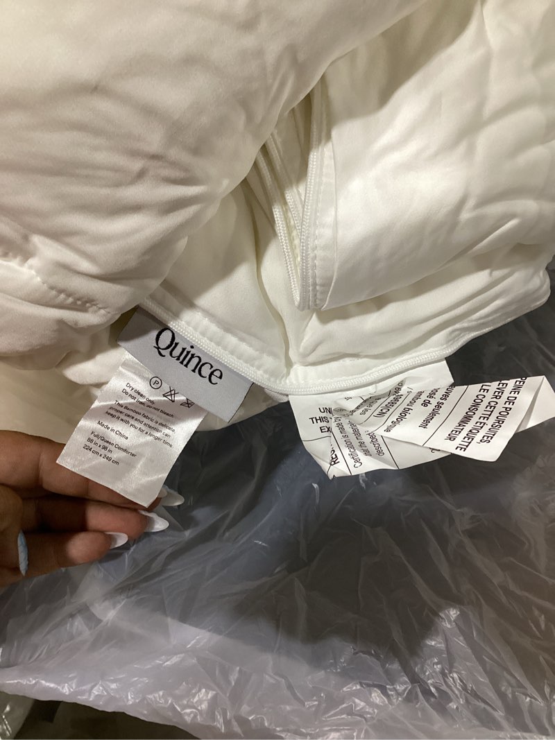 Condition photo showing Good Condition for bamboo comforter white quince 