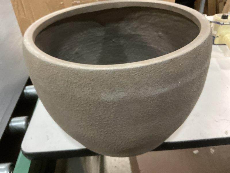 Condition photo showing Good Condition for Kalif 'Diana' 23 Inch Round Indoor/Outdoor Fiberstone Planter - Gray Gray Large