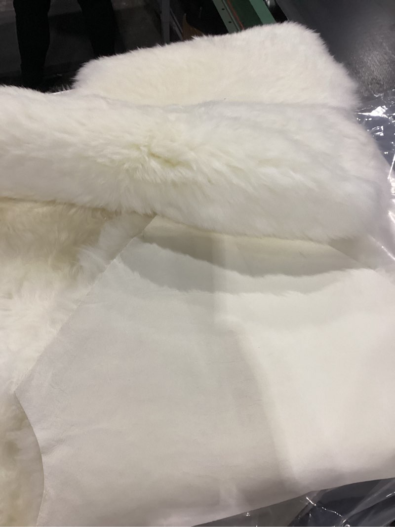 Condition photo showing Good Condition for LLB Genuine Sheepskin Area Rug Wool Rug Fur Carpet Fluffy Shaggy Fur Rug for Living Room Kids Bedroom Real Sheepskin Throw Lambskin Rugs Sofa Mat Chair Seat Covers (Ivory White, 2 x 6 ft Sheepskin) Ivory White 2' x 6' (Sheepskin Shape)