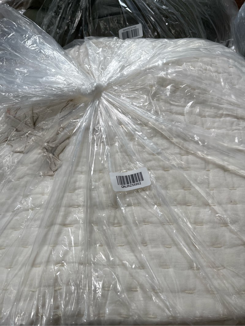 Condition photo showing Good Condition for european linen cotton stitch quilt, king/cal king, ivory