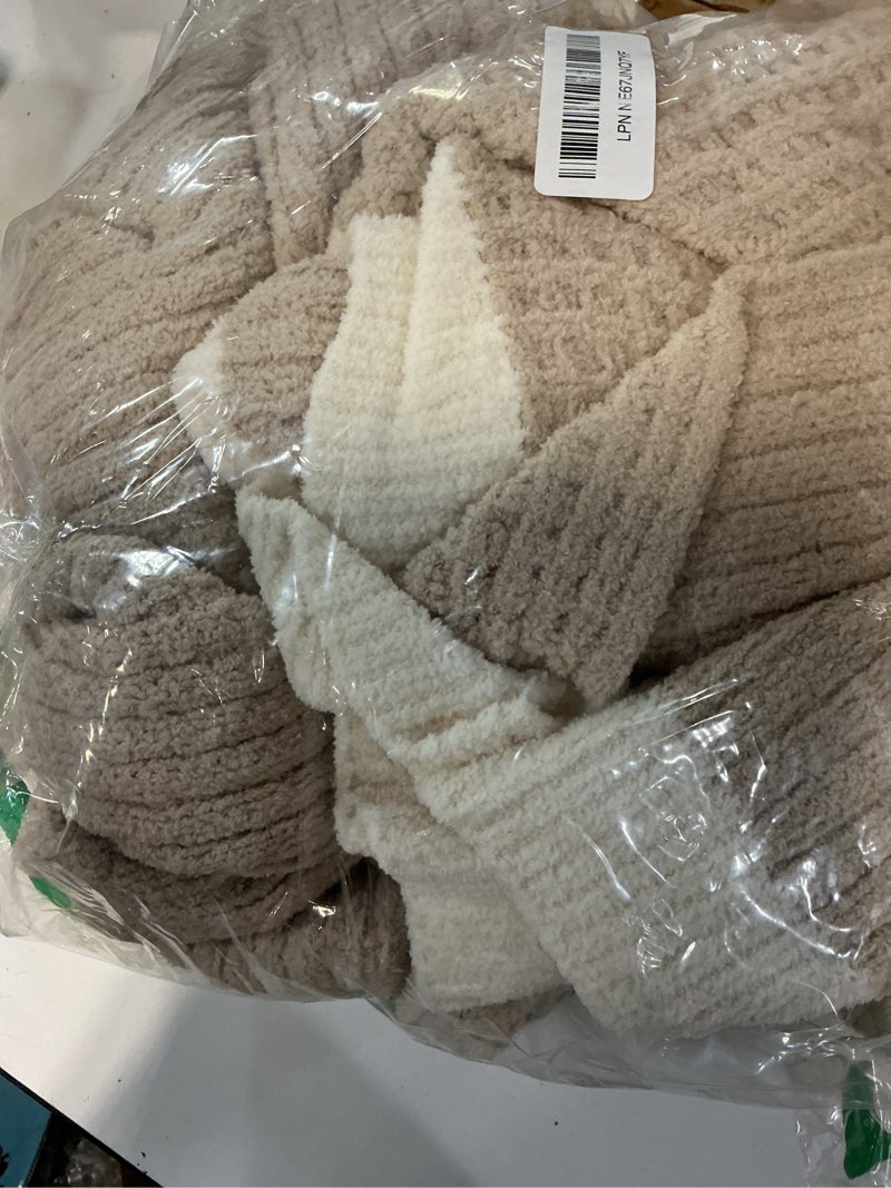 Condition photo showing Good Condition for amélie home chenille throw blanket, soft cozy waffle throw for couch & sofa, warm yet lightweight, breathable all-season throws for women men, housewarming, birthdays, 50"x60", beige beige chenille waffle knit(50" x 60")