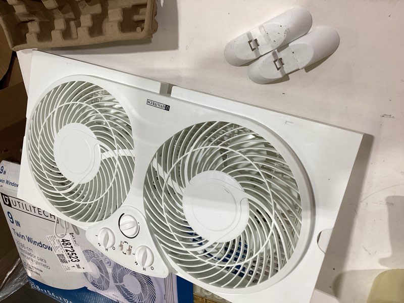 utilitech 9in reversible window fan