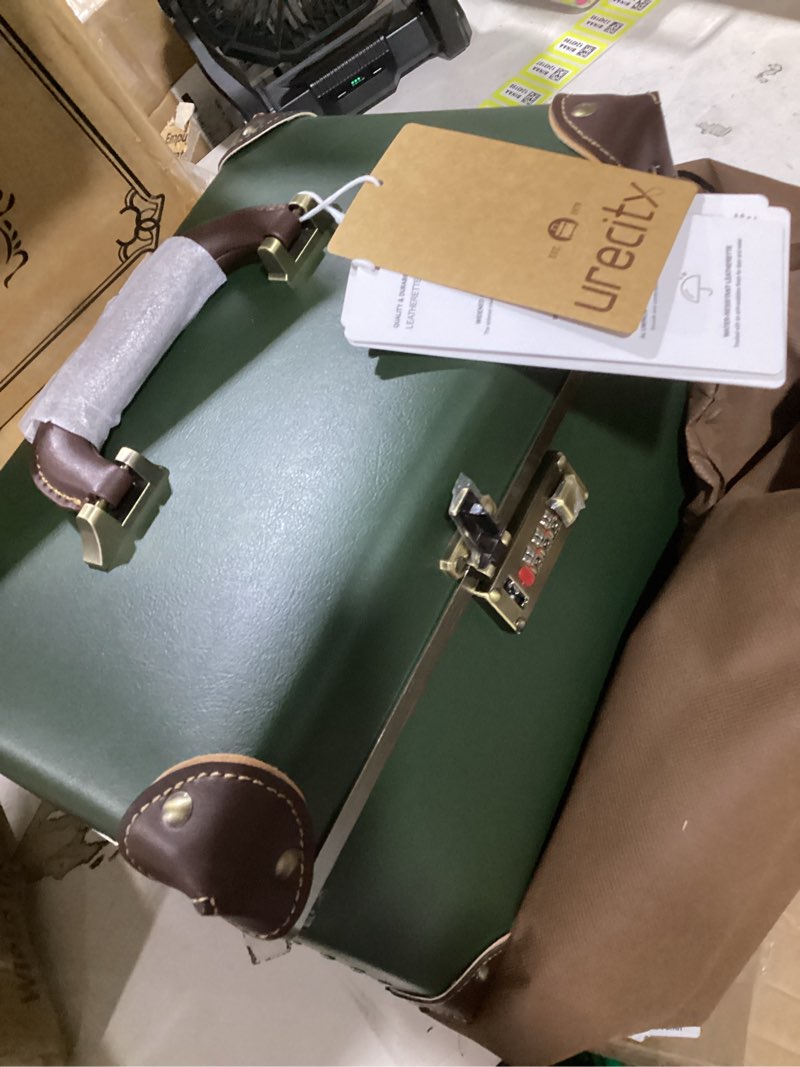 Condition photo showing Good Condition for urecity-leatherette-vintage makeup case with lock, green