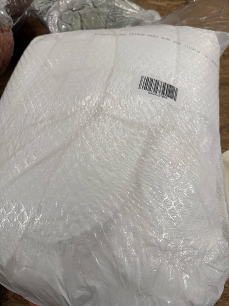 Condition photo showing Good Condition for all-season premium down alternative comforter, king/cal king, white