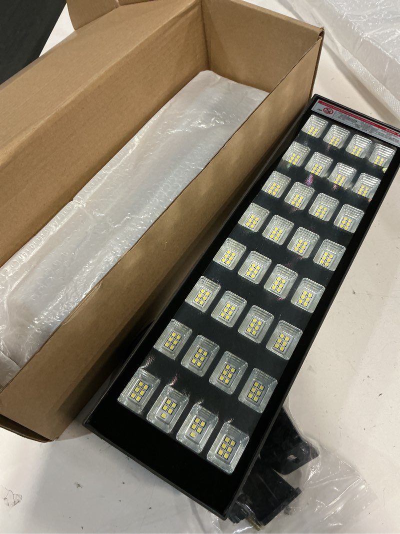 Condition photo showing Good Condition for 200W LED 6000K Shop Lights, 24000LM Light Bar Pro with 10FT Cord, Daylight Work Light Waterproof White Light for Workshop Garage Warehouse Basement Workbench Carport Indoor/Outoor(2 Pack)