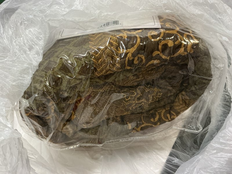 Condition photo showing Good Condition for Loom and Mill Luxury Quilt Set 3 Piece, Traditional Patchwork Quilted Bedspread king Size with 2 Shams, Soft Lightweight Jacquard Bedding Coverlet Set for Christmas All Season (Red Gold, king) king Red Gold