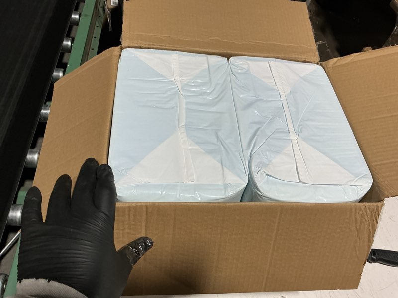 Condition photo showing New/Like New for best pet supplies xl (36 x 28 inches) puppy pads 100 count - super absorbent dog training pads, quick-dry, odor control, disposable pee pads, leak-proof wee wee pads for indoor dogs – baby blue blue 100 count x-large (36 x 28 inches)