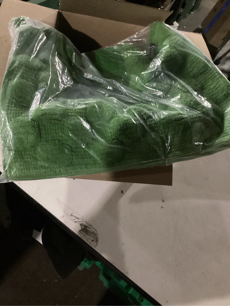 Condition photo showing New/Like New for Kate Spade New York Dotted Woven Bath Rug, 21 in x 34 in, Absorbent Bath Mat, Slip Resistant, Made from 100% Cotton, Machine Washable, Green 21 x 34 Green