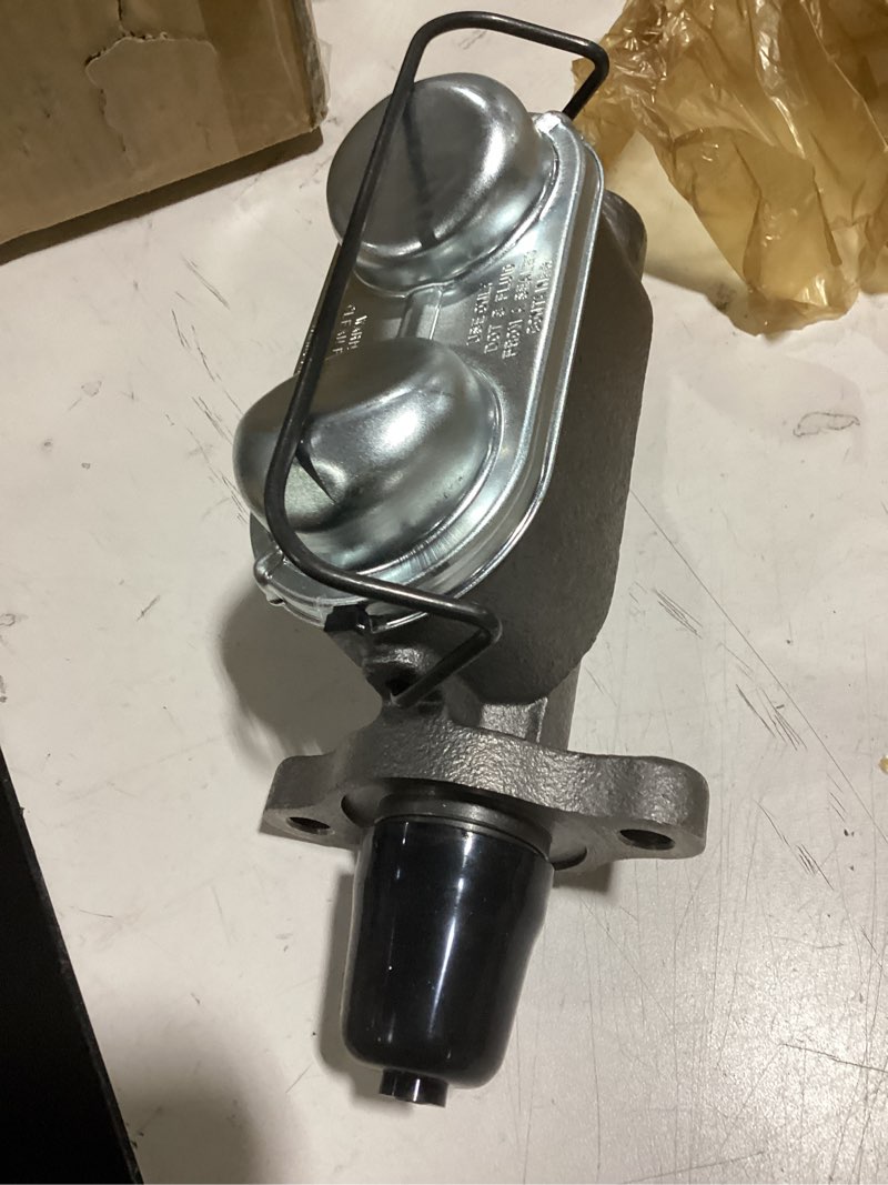 Condition photo showing Good Condition for 18008616 brake master cylinder fit for 1967-1970 chevrolet c20 panel pickup suburban c30 g20 van k20 panel suburban p20 series p30 | gmc 1967-1970 c25/c2500 suburban p25/p2500 p35/p3500 oe m66787