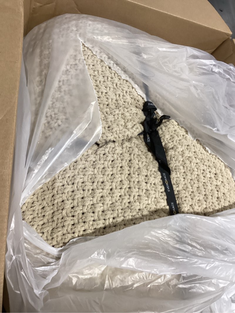 EVERGRACEHOME Chunky Chenille Knit Throw Blanket for Couch, Soft Luxurious Oversized King Moss Stitc