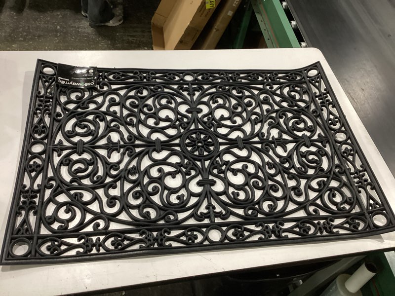 Condition photo showing New/Like New for calloway mills 900222436 gatsby rubber doormat 2' x 3' 2' x 3' (rectangular) doormat