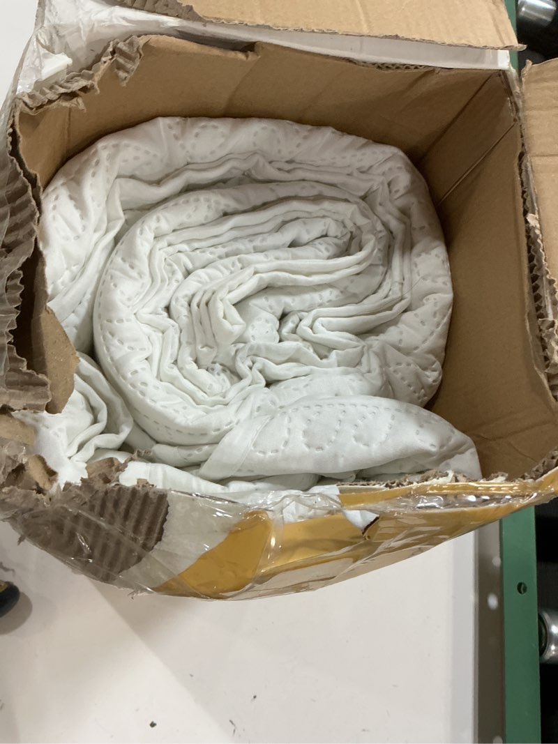 Condition photo showing Good Condition for Love's cabin Quilts for Queen Bed White Bedspreads - Soft Bed Summer Quilt Lightweight Microfiber Bedspread- Modern Style Coin Pattern Coverlet for All Season - 3 Piece (1 Quilt, 2 Pillow Shams) Full/Queen (90"x96") Coin Pattern White