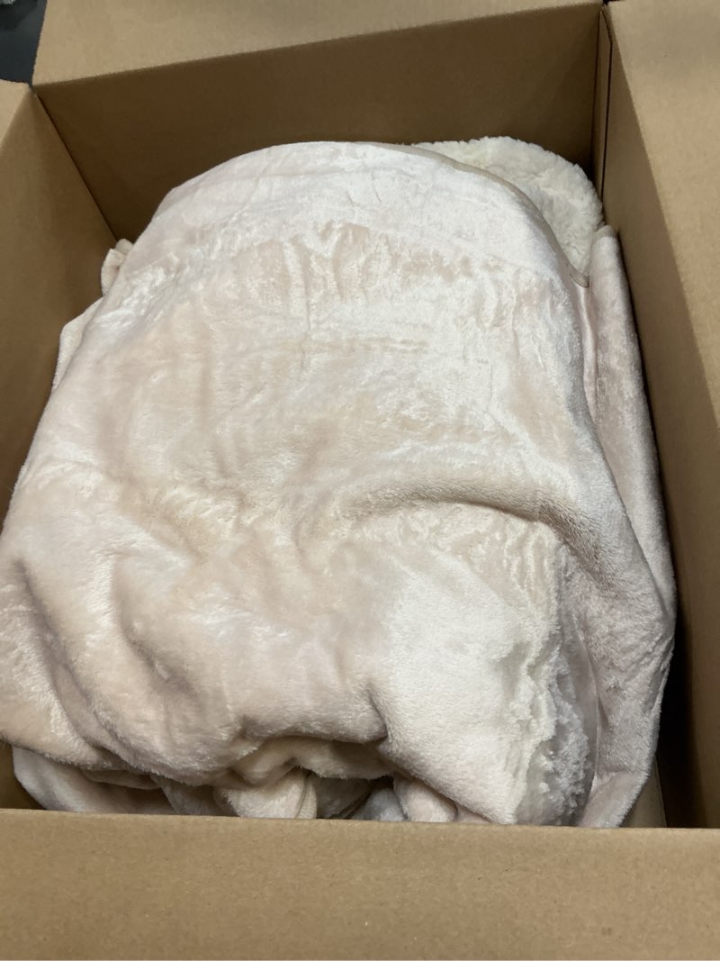 Condition photo showing Good Condition for Bedsure Waterproof Blanket for Bed - Sherpa Fleece Waterproof Dog Blankets for Large Dogs, Pet Blankets for Bed/Couch/Dog Crate, Soft Plush Reversible Furniture Protector, King Size, 108"x86", Cream King(86x108") Cream
