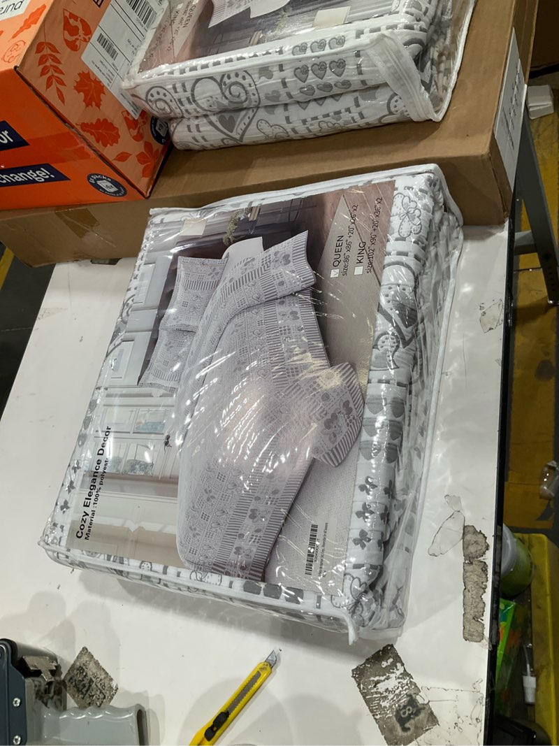 Condition photo showing Good Condition for a quilt bedspread with 2 shams, queen blue/white with black and white checkered skirt, jacquard damask lightweight all season soft luxury bedding, reversible light blue and white floral queen (u.s. standard)