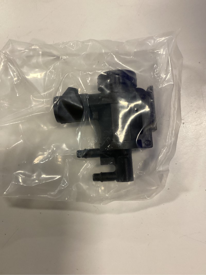 Condition photo showing Good Condition for 4x4 Vacuum Solenoid Purge Valve 4WD Locking Hub Vacuum Solenoid 7L1Z-9H465-B Compatible With Ford Expedition Ford F-150 F-250 F-350 F-450 F-550 Super Duty Lincoln Navigator