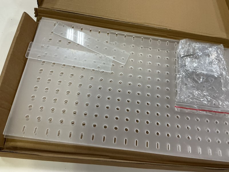 Condition photo showing Good Condition for Acrylic Fish Tank Divide75/125Gallon Tank Divider,Adjustment Clear Fish Tank Separator Set with Suction Cups (75/125Gallon)