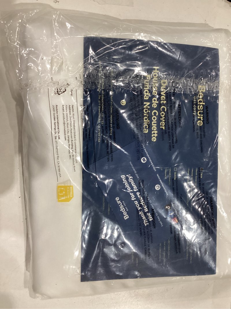 Condition photo showing Good Condition for bedsure duvet cover twin/twin xl size - only includes 1 duvet cover (68"x90"), hotel luxury soft double brushed all season bedding for kids & adults, zipper closure, no comforter, white 01 - white (only duvet cover) twin/twin xl (68" x 90")
