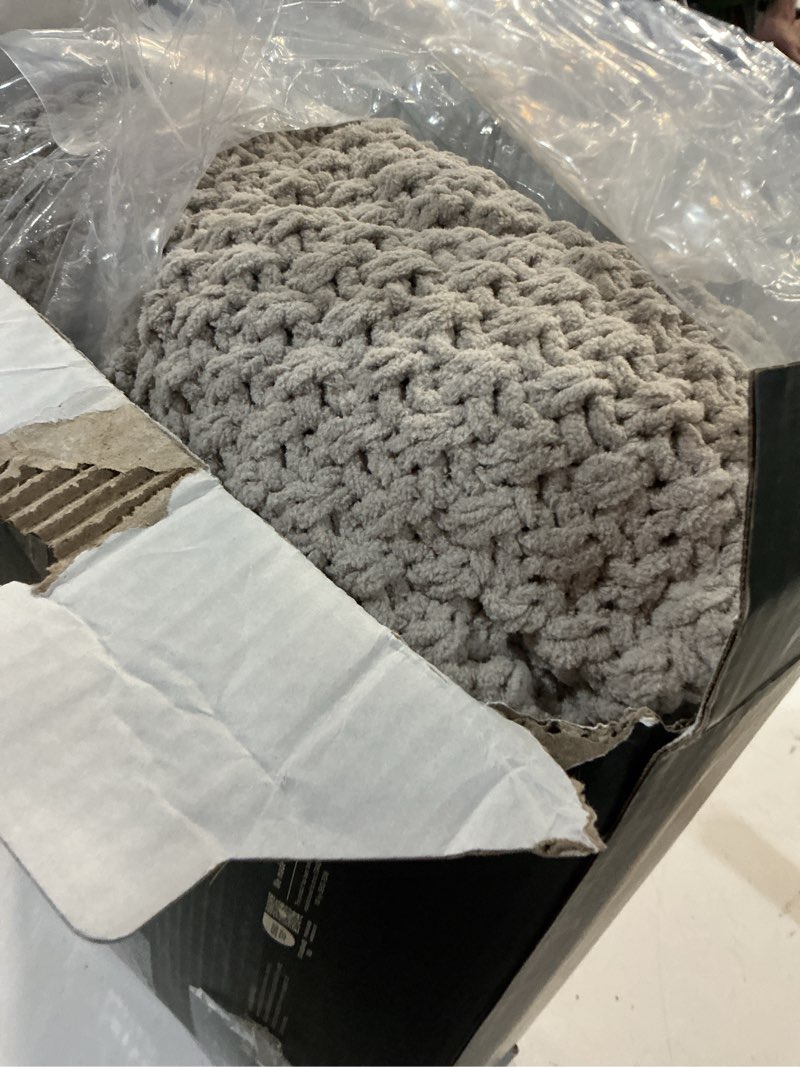 Condition photo showing Good Condition for evergracehome chunky chenille knit throw blanket for couch, soft luxurious moss stitch blankets for bed, cozy decorative farmhouse knitted throws for sofa, warm gray, 60" x 80" warm gray 60" x 80"