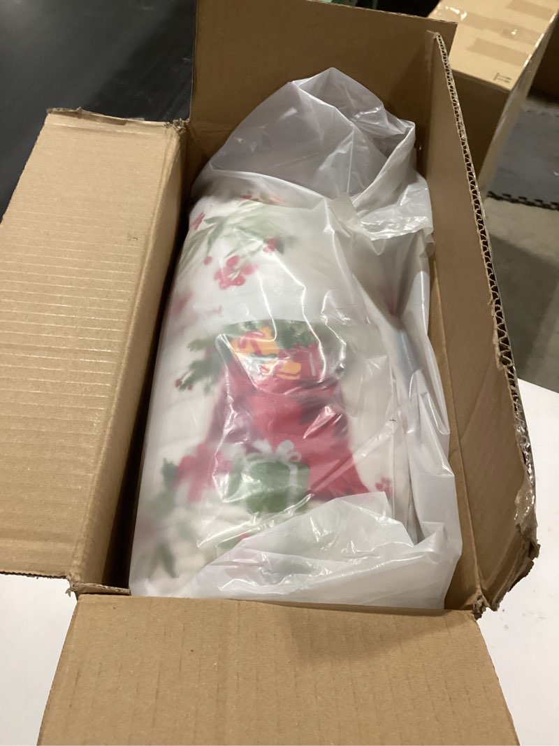 Condition photo showing New/Like New for Levtex Home - Pine & Plaid Comforter Set - Full/Queen Comforter (90x94in.) + Two Shams (20x26in.) - Holiday Wreaths - White Red Green - Reversible - Polyester Comforter - Full/Queen