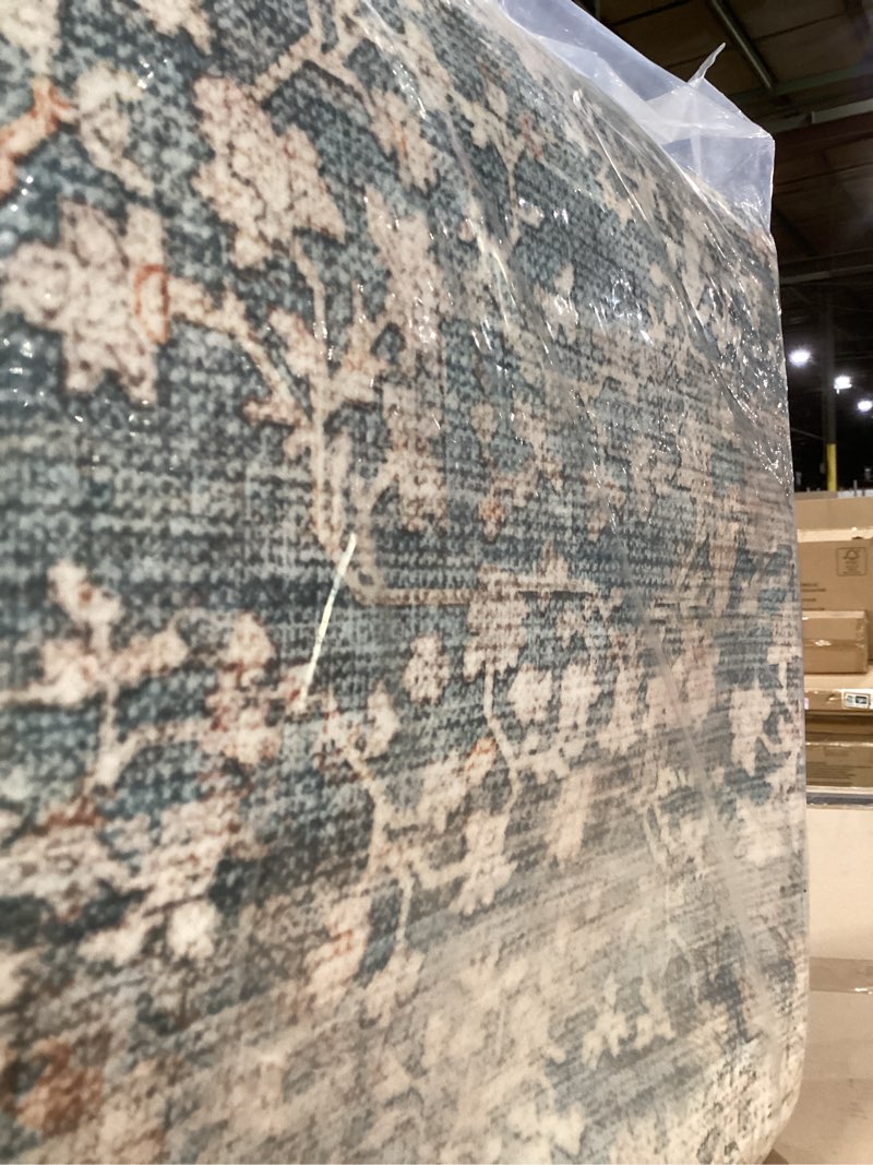 Condition photo showing New/Like New for 5x7 area rug