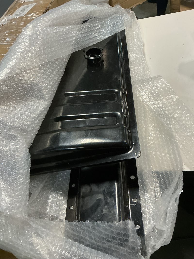 Condition photo showing Good Condition for solarhome new radiator top tank surge tank with gasket 0706602 0706657a031 compatible with peterbilt 379 357 377 378