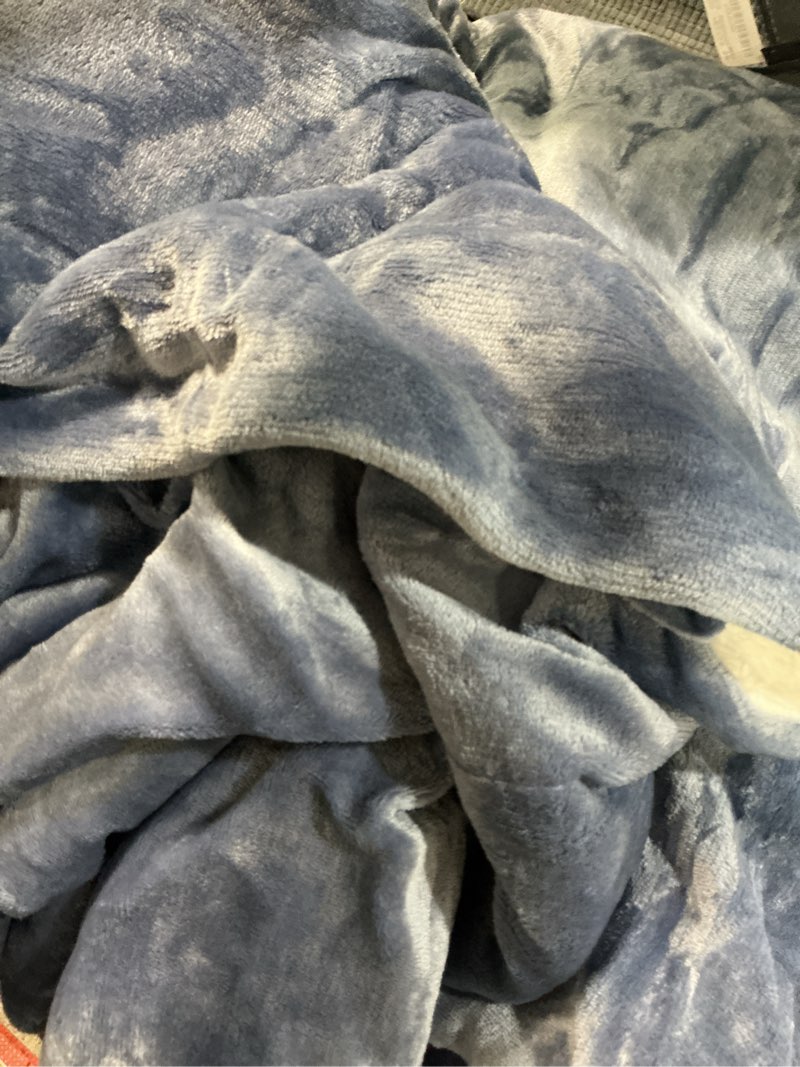Condition photo showing Good Condition for KAWAHOME Sherpa Fleece Queen Size Blanket for Bed - Extra Warm and Heavy Thick Blankets for Winter, Super Soft 500GSM Plush Blanket, 90"X 90" Washed Blue Queen(90" x 90") Washed Blue