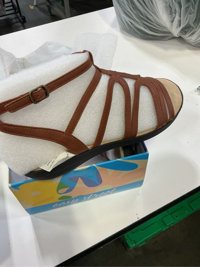 Condition photo showing New/Like New for easy street daylily gladiator women's flat sandals 11m