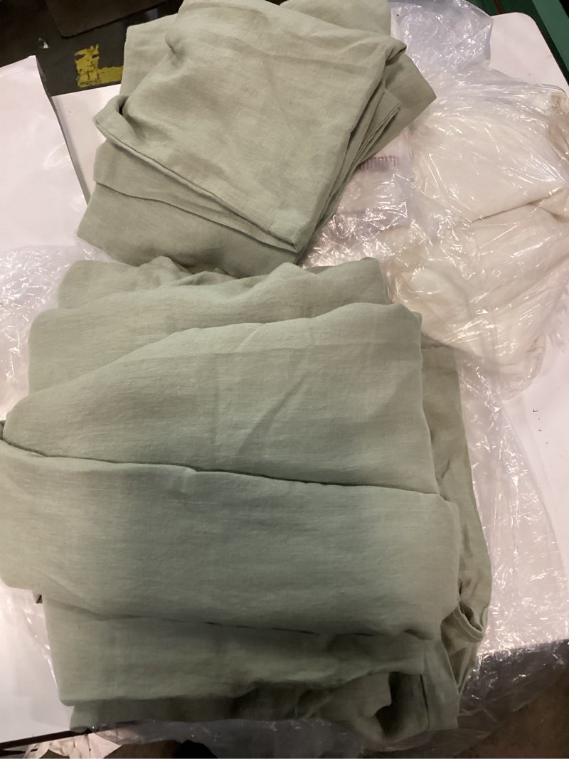 Condition photo showing Good Condition for organic airy gauze duvet cover set color: dried sage size: king/cal king