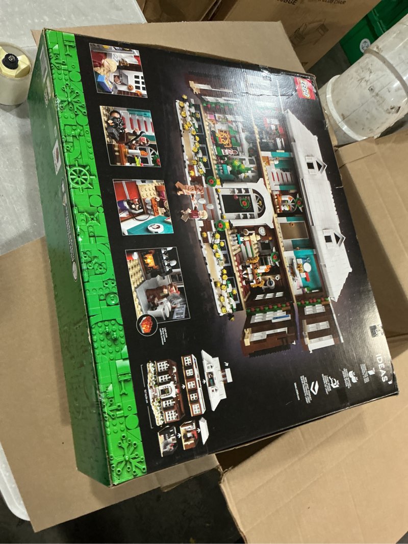 Condition photo showing New/Like New for lego ideas home alone mccallisters’ house 21330 building set for adults, movie collectible gift idea with 5 minifigures