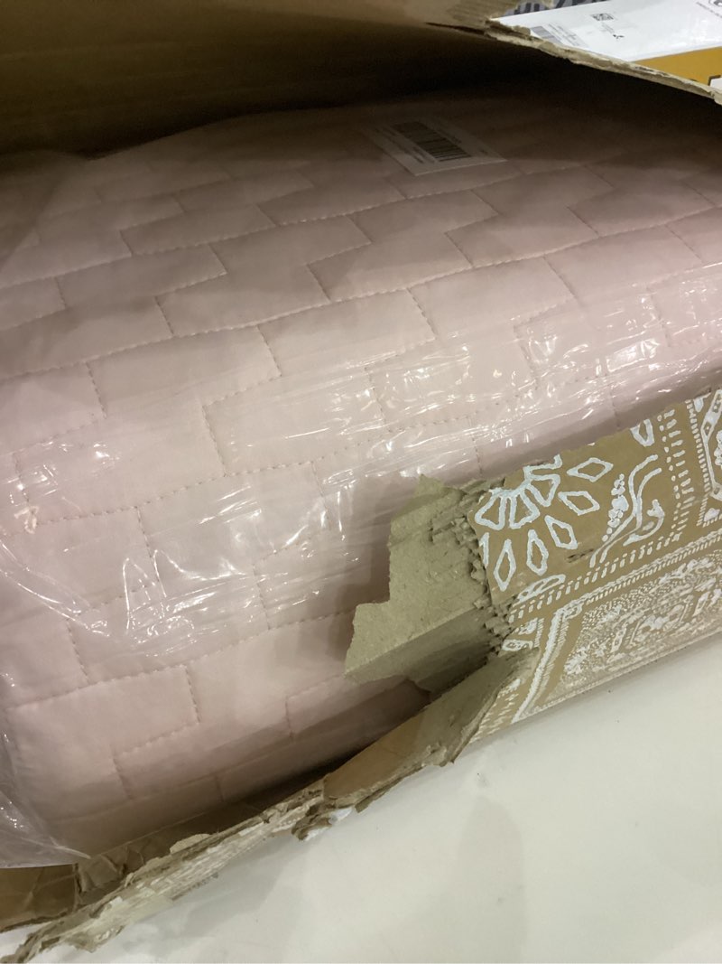 Condition photo showing Good Condition for palassio Pink 100% Cotton Quilt California Cal King Size Bedding Sets with 2 Pillow Shams, Oversized Lightweight Bedspread Shabby Chic Coverlet, Soft Bed Cover for All Season, 3 Pieces Block-light Pink California King(118"x106"?
