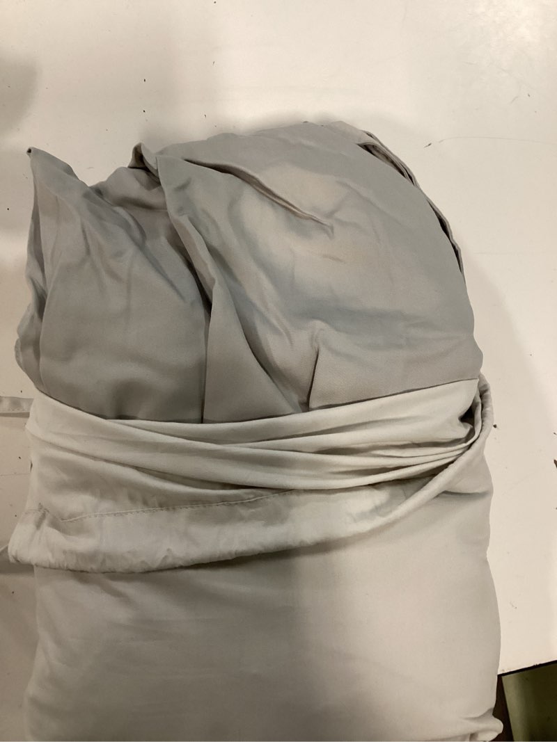Condition photo showing New/Like New for bamboo duvet cover, full/queen, light grey