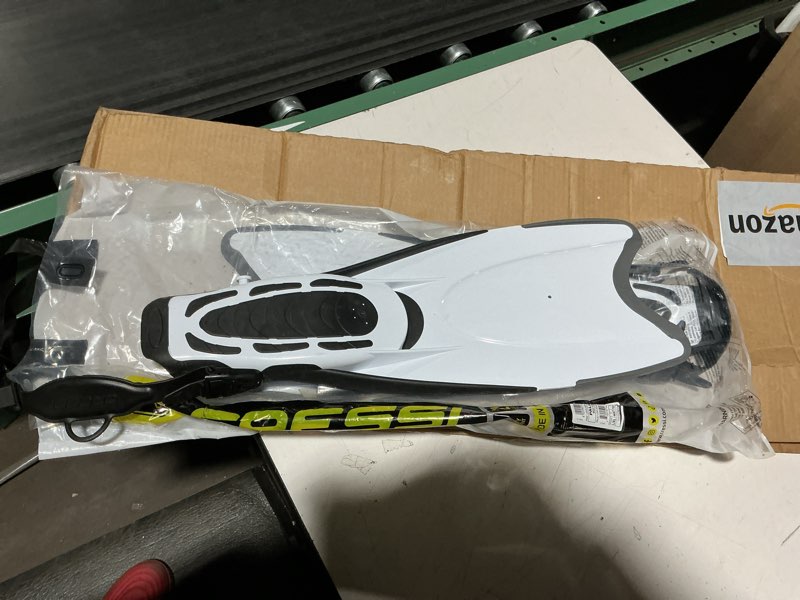 Condition photo showing Good Condition for Cressi Palau Adjustable Open Heel Snorkeling Swim Fins Blue White/Black L/XL | US Man 11/13 | US Lady 12/14 | EU 44/47