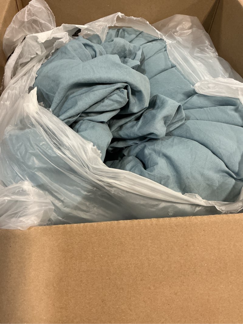 Condition photo showing Good Condition for bedsure king comforter set, dusty blue soft prewashed bedding for all seasons, 3 pieces gentlesoft™ bed set, 1 lightweight comforter (104"x90") and 2 pillowcases (20"x36")