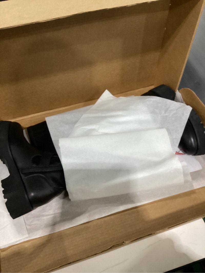 Condition photo showing New/Like New for Blondo womens Blondo Verona 9 Black Stretch