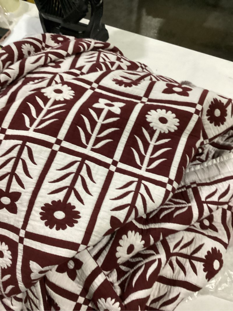 Condition photo showing Good Condition for organic cotton jacquard floral coverlet full size burgundy color