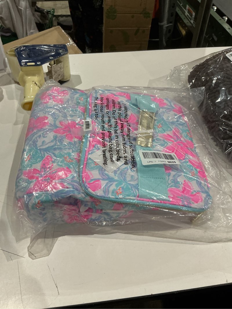 Condition photo showing Good Condition for lilly pulitzer insulated wine carrier, cooler bag holds up to 4 bottles of wine, soft cooler with adjustable/removable strap and double zipper close (beachside haven)