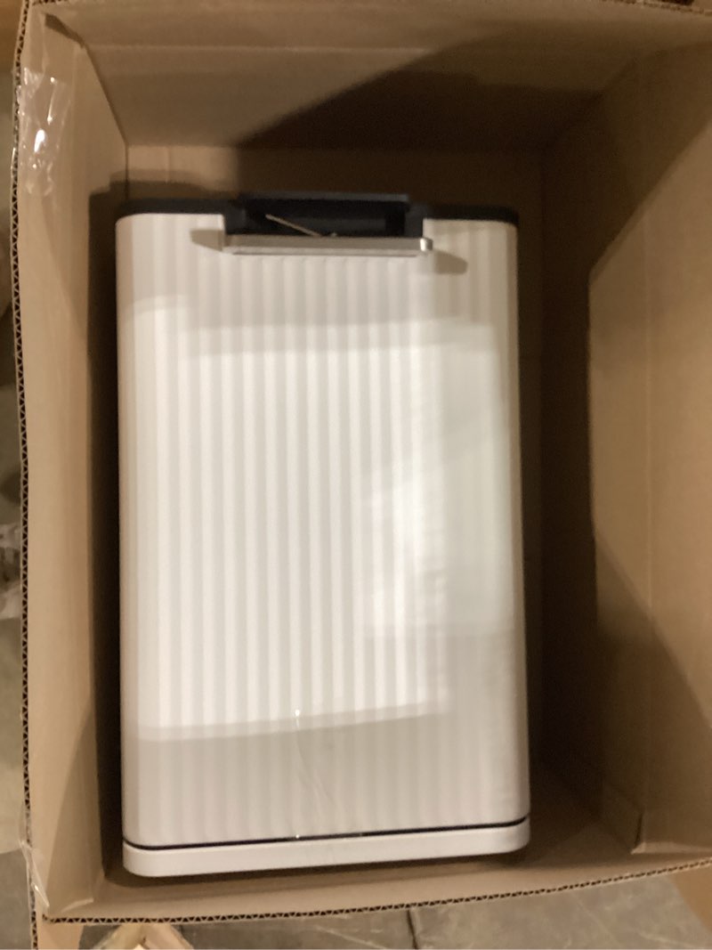 Condition photo showing Good Condition for songmics trash can, 13 gallon (50 l) garbage can for kitchen, with lid, pedal, and removable inner b