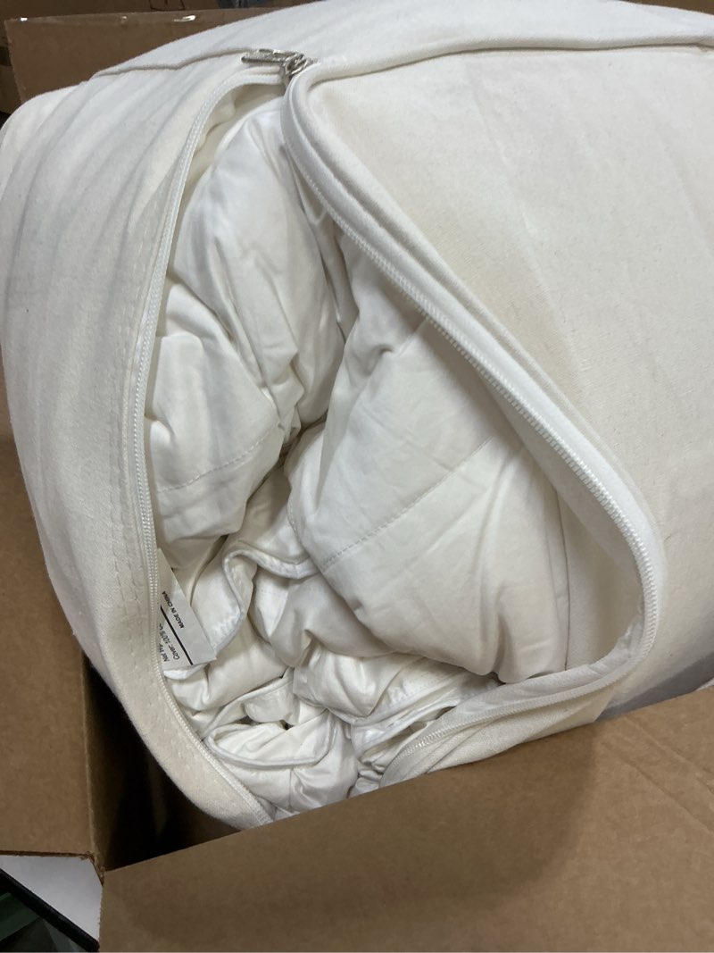 Condition photo showing As Is for puredown® Goose Down Comforter Oversized King Size- 93% Goose Down Winter Duvet Insert, 800 Fill Power Heavyweight Cloud Fluffy Pinch Pleat Extra Warmth Comforter, 700 Thread Count Pinch Pleat -White Oversized King
