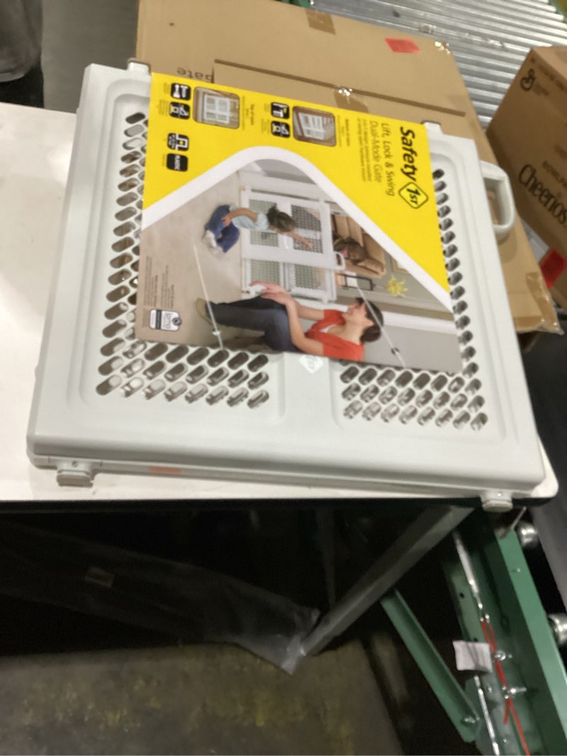 Condition photo showing Good Condition for Safety 1st Lift, Lock and Swing Gate