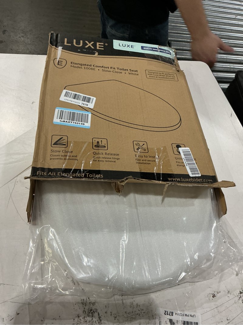 Condition photo showing New/Like New for luxe ts1008e elongated comfort fit toilet seat with slow close, quick release hinges, and non-slip bumpers (white)