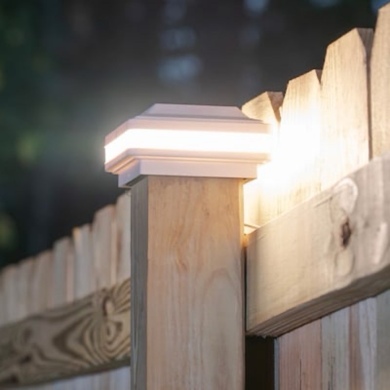 Breeze Solar 4-in x 4-in White LED Outdoor Post cap light 2 -Pack